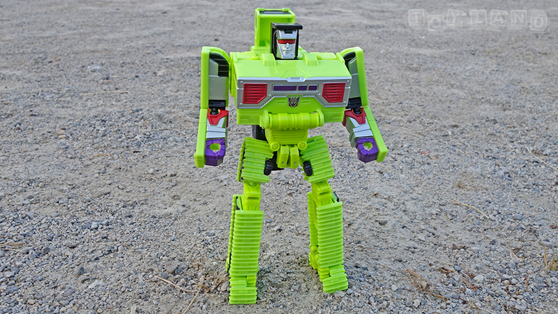 Illustration for article titled The Colossal New Transformers Devastator Is Better than the Original